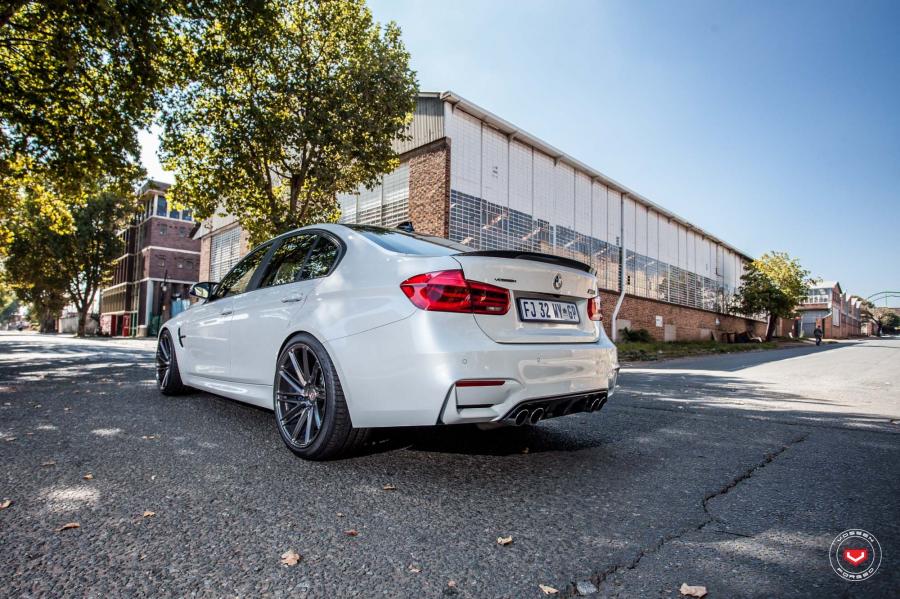  BMW M3 Sedan on Vossen Wheels (VPS-307T) 2018 года  (фото 16 из 22)